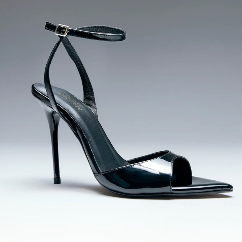 Mantra Farrah patent heels in size 39 or 8 in US